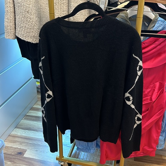 Aqua 100% Cashmere Black Sweater with Bows size small - NWT MSRP $198 - Picture 6 of 6